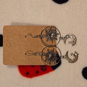 Sun/moon dangle cat earrings